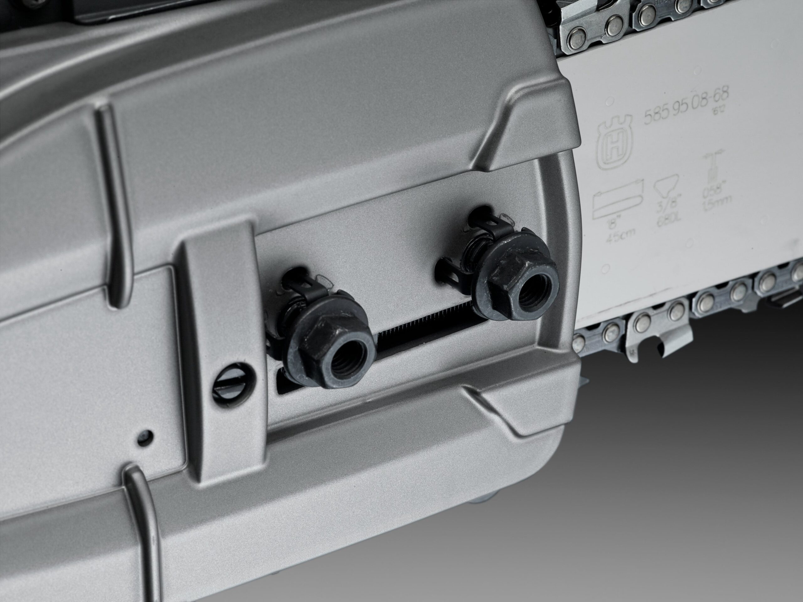 Husqvarna 572 XPG latikaas, mutrid ei kao Husqvarna 572 XPG latikaas, mutrid ei kao